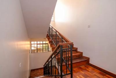 5 Bed Villa with En Suite in Lavington - 4