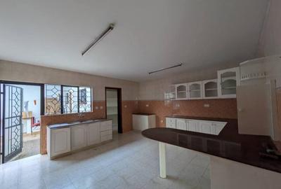 4 Bed Townhouse with En Suite in Westlands Area - 3