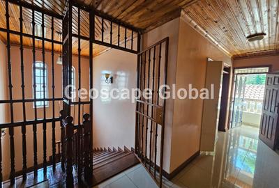5 Bed House with En Suite in Nyari