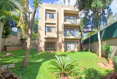 5 Bed Townhouse with En Suite at Lavington Green - 3
