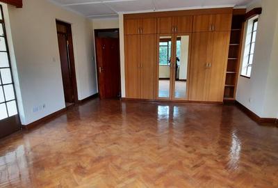 5 Bed Townhouse with En Suite in Lavington