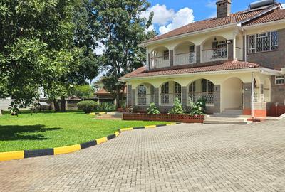 6 Bed House with En Suite at Loresho Road - 3