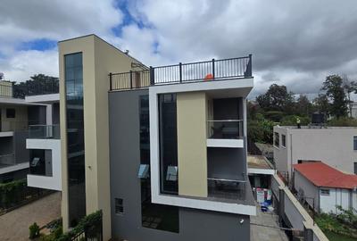 5 Bed House with En Suite in Lavington