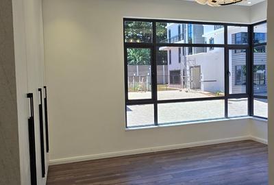 5 Bed Townhouse with En Suite at Convent Drive - 2