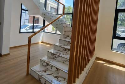 5 Bed Townhouse with En Suite at Lavington Green - 3