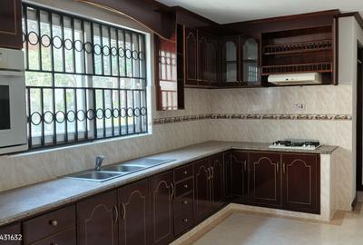 3 Bed Apartment with En Suite at Lantana Road - 4