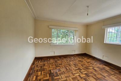 4 Bed House with En Suite in Rosslyn