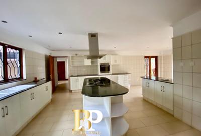 4 Bed Townhouse with En Suite in Gigiri