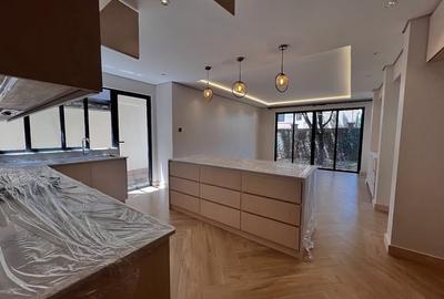 5 Bed Townhouse with En Suite in Lavington - 4