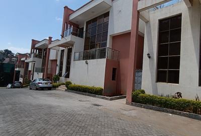 5 Bed Townhouse with En Suite in Lavington