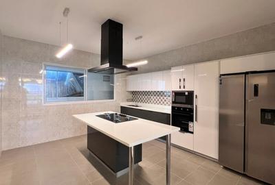 2 Bed Apartment with En Suite at Riverside Drive - 3