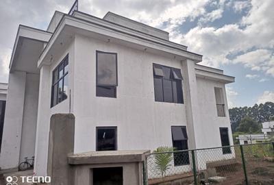 5 Bed Villa with En Suite at Off Kyuna Rd