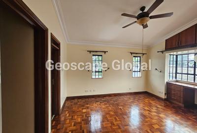 5 Bed House with En Suite in Runda - 4