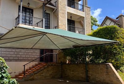 4 Bed Villa with En Suite in Redhill