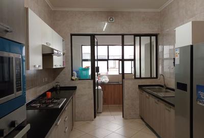 3 Bed Apartment with En Suite in General Mathenge