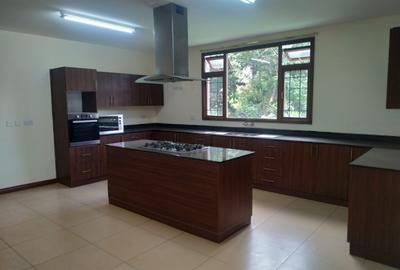 4 Bed Apartment with En Suite in Riverside