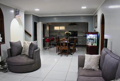 6 Bed Townhouse with En Suite at Westlands - 3