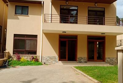 5 Bed Townhouse with En Suite in Lavington