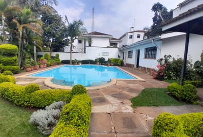 4 Bed Townhouse with En Suite at Lavington - 2