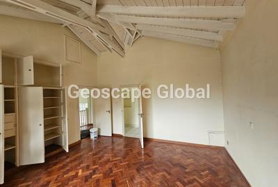 4 Bed House with En Suite in Ridgeways - 2