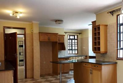 5 Bed Townhouse with En Suite in Runda