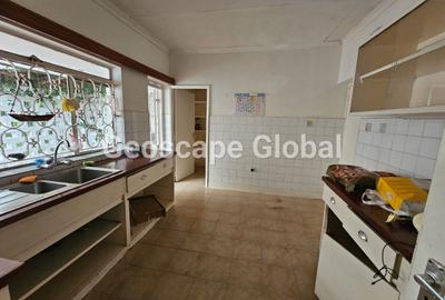 4 Bed House with En Suite in Rosslyn