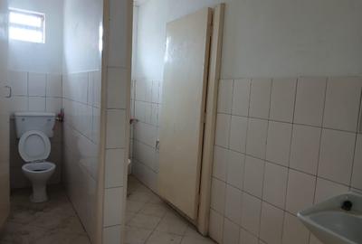 10,497 ft² Warehouse with Backup Generator in Industrial Area - 3