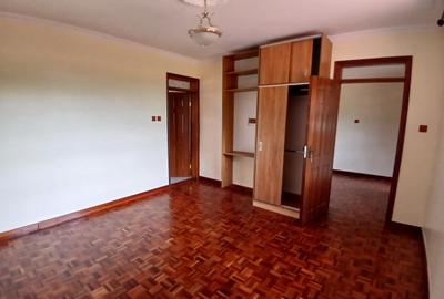 6 Bed House with En Suite in Karen