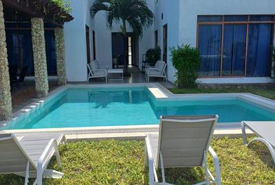 4 Bed Villa with En Suite in Kikambala