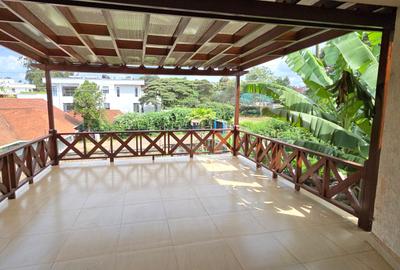 5 Bed Townhouse with En Suite at Convent Drive