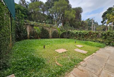 6 Bed Townhouse with En Suite in Lavington - 2