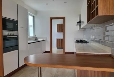 3 Bed Apartment with En Suite in Parklands - 3