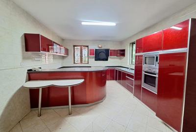 5 Bed Townhouse with En Suite at Lavington - 2