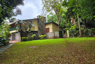 4 Bed House with En Suite at Lavington - 4