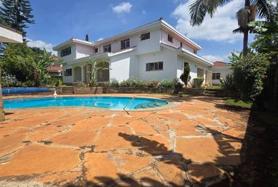 5 Bed House with En Suite in Runda
