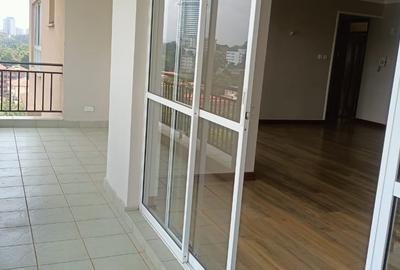 Serviced 3 Bed Apartment with En Suite in Riverside