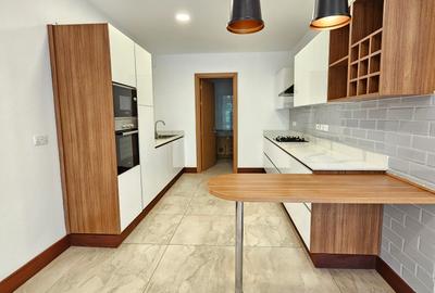 2 Bed Apartment with En Suite in Muthaiga - 3