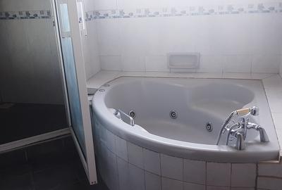 5 Bed House with En Suite at Duom Palm Street - 3