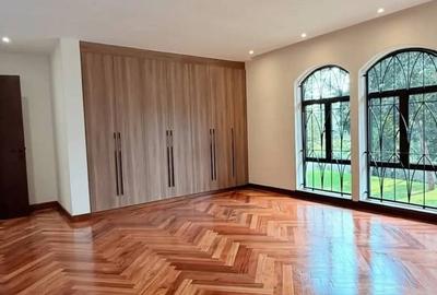 4 Bed House with En Suite in Runda