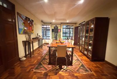5 Bed Villa with En Suite in Runda
