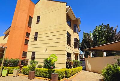 6 Bed Townhouse with En Suite at Gitanga Road