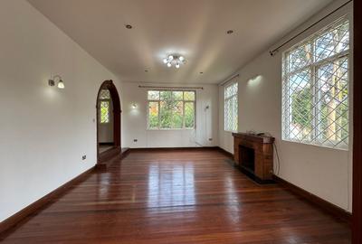 5 Bed Townhouse with En Suite in Rosslyn - 2