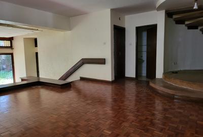 4 Bed Townhouse with En Suite in Rhapta Road - 2