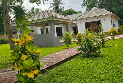 3 Bed Villa with En Suite at La-Marina - 4