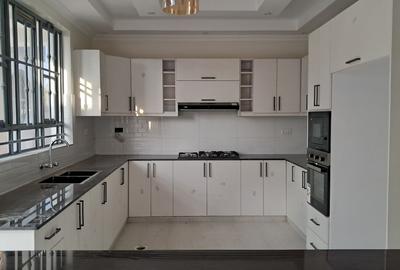 5 Bed House with En Suite at Ruiru - 4