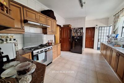 5 Bed Townhouse with Garden in General Mathenge - 4