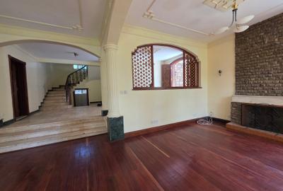 4 Bed House with En Suite in Spring Valley - 3