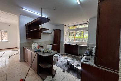 5 Bed Townhouse with En Suite in Rosslyn