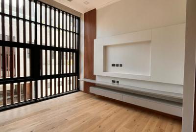 5 Bed Townhouse with En Suite in Lavington