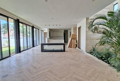 5 Bed Villa with En Suite at Westlands - 2